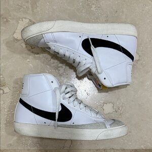 Nike White and Black High-Tops
